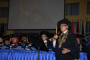 rektor-bernyanyi-di-acara-wisuda-ipb-news