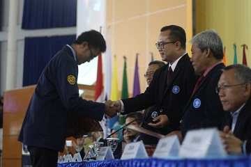 rektor-ipb-lantik-ribuan-mahasiswa-aktivis-news