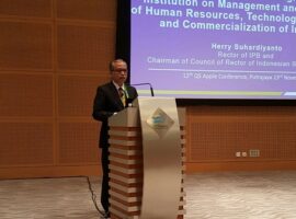 rektor-ipb-menjadi-pembicara-dalam-12th-qs-apple-2016-news