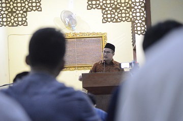 rektor-ipb-shalat-tarawih-perdana-bersama-warga-ipb-news