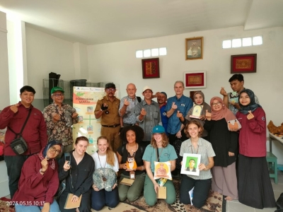sambut-dosen-dan-mahasiswa-dari-university-of-british-columbia-departemen-esl-ipb-university-kenalkan-tempat-pengolahan-sampah-di-desa-binaannya-news