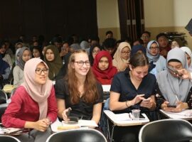 summer-course-di-sekolah-vokasi-ipb-mahasiswa-asal-australia-jepang-dan-perancis-belajar-peternakan-berkelanjutan-news