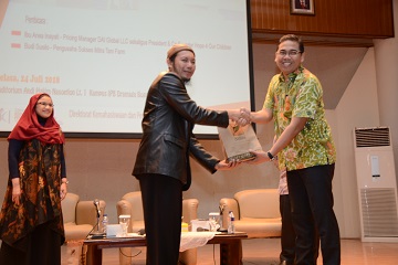 tingkatkan-softskill-lulusan-ipb-gelar-studium-generale-prawisuda-news