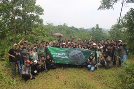 wujudkan-hari-bakti-rimbawan-himpro-tree-grower-community-ipb-university-lakukan-aksi-penanaman-300-bibit-di-jasinga-silviculture-teaching-industry-news
