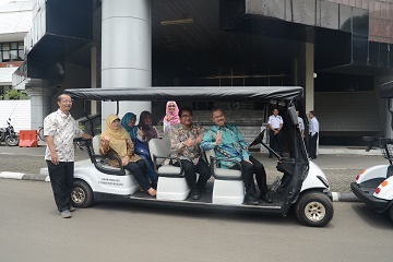 yayasan-pupuk-kaltim-hibahkan-dua-unit-mobil-listrik-kepada-ipb-news