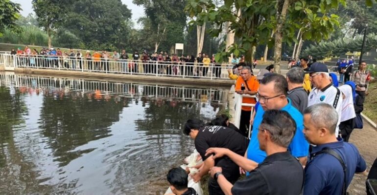 Pembukaan Dies Natalis ke-60 FPIK IPB University: Tebar Ikan Hingga Makan Ikan Bersama