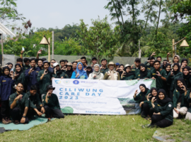 Himasper FPIK IPB University Angkut 1 Ton Sampah Plastik dari Sungai Ciliwung