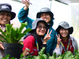 Sekolah Pascasarjana IPB University Ajak Peserta Summer Course 2023 ke Pusat Nursery Tanaman Hias