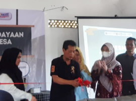Tingkatkan Nilai Jual Singkong, Mahasiswa Sekolah Vokasi IPB University Ajari Warga Buat Tepung Mocaf
