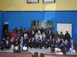 bersama-klhk-tim-kkn-t-ipb-university-sosialisasi-program-perhutanan-sosial-news