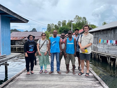 bersama-masyarakat-lokal-peneliti-ipb-university-jaga-kelestarian-danau-laut-di-misool-raja-ampat-news