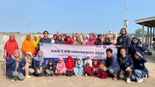 mahasiswa-ipb-university-manfaatkan-potensi-jambu-kristal-di-desa-wiromartan-jadi-keripik-dan-sari-buah-news