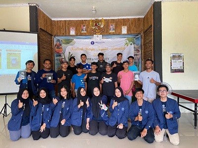 mahasiswa-kkn-t-inovasi-ipb-university-berdayakan-masyarakat-desa-kertamanah-olah-limbah-bambu-jadi-briket-news