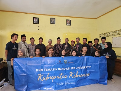 mahasiswa-kkn-t-inovasi-ipb-university-optimalkan-blooming-eceng-gondok-menjadi-pupuk-organik-news