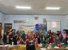 tingkatkan-nilai-jual-mahasiswa-kkn-t-inovasi-pb-university-sosialisasikan-pembuatan-selai-jambu-kristal-news