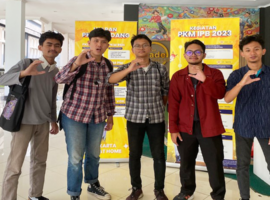 Lima Mahasiswa IPB University Ciptakan Inovasi Alat Panen Kelapa Muda Tanpa Panjat dan Antipecah