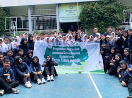 Mahasiswa Sekolah Vokasi IPB University Ajak Siswa SMP Lakukan Konservasi Udara dengan Tanaman Lidah Mertua