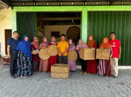 Inovatif! Dosen Mengabdi IPB, Olah Batang Pisang Jadi Benang Pilin dan Produk Kreatif di Sidorejo
