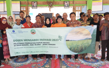 Dosen Muda IPB University Kenalkan Bahaya Hama dan Penyakit Penting di Desa Sentra Produksi Padi
