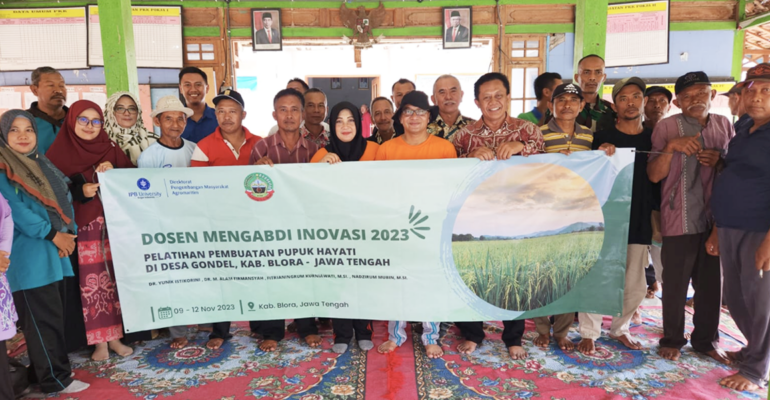 Dosen Muda IPB University Kenalkan Bahaya Hama dan Penyakit Penting di Desa Sentra Produksi Padi