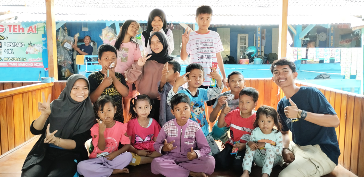 Mahasiswa IPB University Adakan Kelas Pantai bagi Anak-anak Nelayan