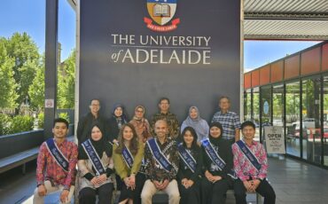 Sebanyak Tujuh Mahasiswa Split Site Master Program in Economics IPB University-Adelaide University Lulus