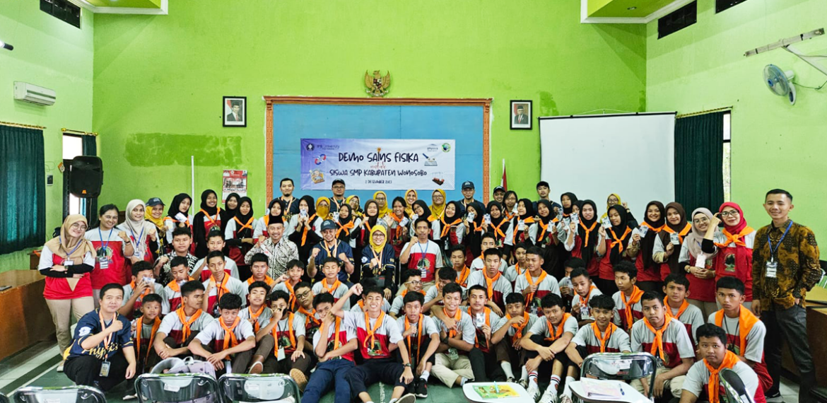 Departemen Fisika IPB University Adakan Demo Sains dan Penguatan Kompetensi Guru di SMPN 1 Wonosobo