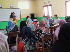 Dosen Sekolah Vokasi IPB University Bantu Branding Produk Berbasis Tepung Pisang di Koperasi Mekar Sari