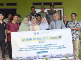 Dosen IPB University Ajak Warga Desa Arisan Buntal Praktik Perbanyakan Bibit Duku dengan Teknik Sambung Pucuk