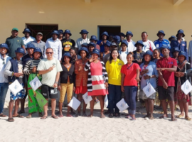 Tani dan Nelayan Center IPB University Melatih Nelayan Membuat Rumpon di Pulau Anakao, Madagaskar