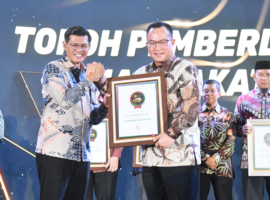 Rektor IPB University Raih Penghargaan Sebagai Tokoh Pemberdayaan oleh Rumah Zakat