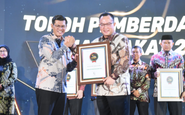 Rektor IPB University Raih Penghargaan Sebagai Tokoh Pemberdayaan oleh Rumah Zakat