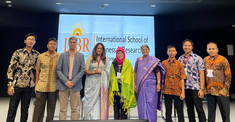 Delegasi IPB University Raih Penghargaan di Konferensi Internasional ISBR Business School, India