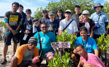 Mahasiswa IPB University Bersama Mahasiswa NIT Wakayama Belajar Rehabilitasi Mangrove di Kepulauan Seribu