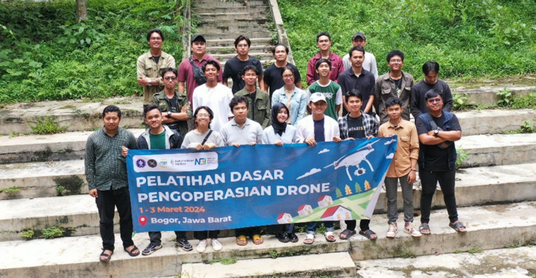 Marine Mapping Club IPB University Gandeng Nusantara Geosains Institute Berikan Pelatihan Pengoperasian Drone