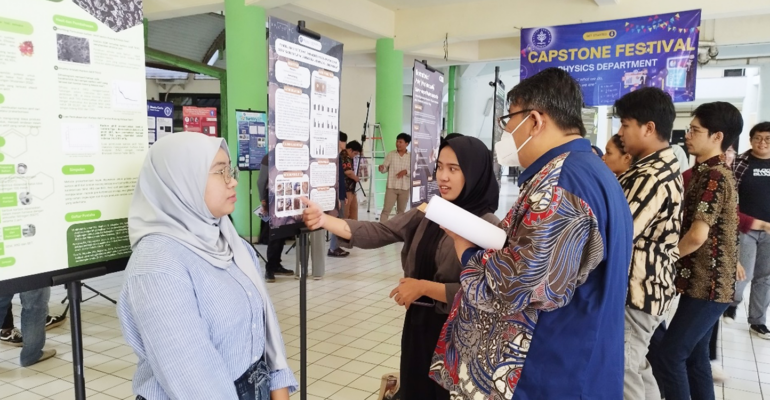 Perdana, Acara Capstone Festival Fisika IPB University 2024 Berlangsung Meriah