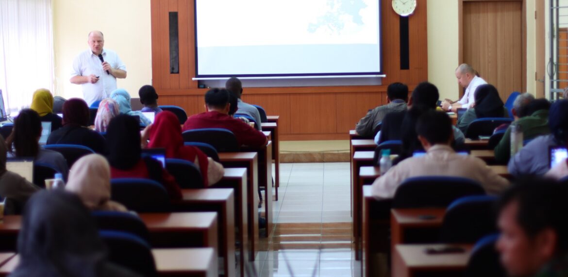 Prodi PSL Sekolah Pascasarjana IPB University Gelar Guest Lecture Hadirkan Pembicara dari WULS