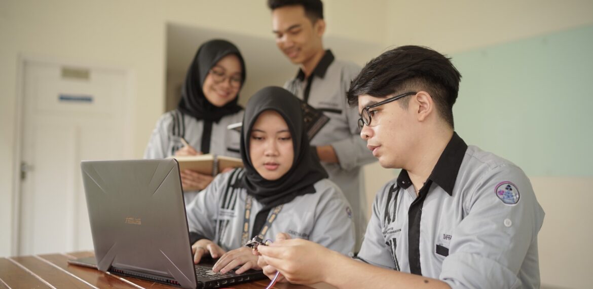 Belajar IoT sampai AI, Ini yang Dipelajari di Prodi Teknologi Rekayasa Komputer Sekolah Vokasi IPB University