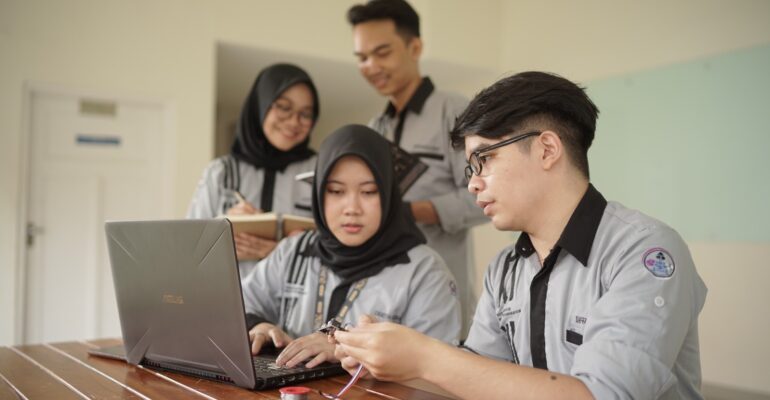 Belajar IoT sampai AI, Ini yang Dipelajari di Prodi Teknologi Rekayasa Komputer Sekolah Vokasi IPB University