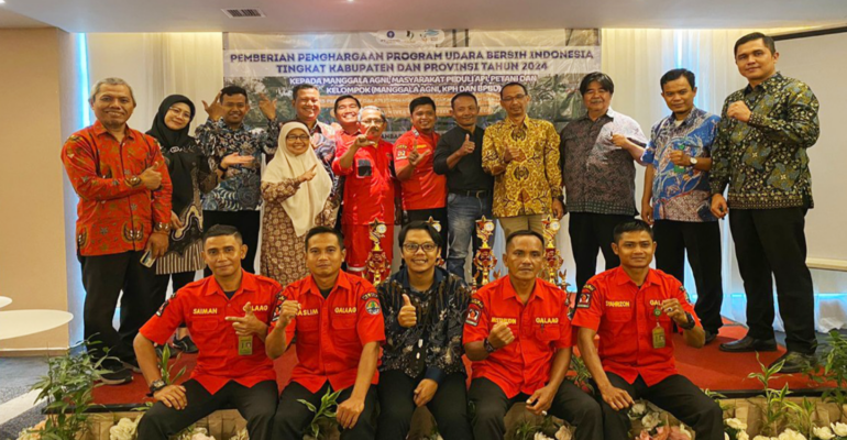 Apresiasi Program Udara Bersih dan Pengendalian Karhutla di Sumatera, Fahutan IPB University Beri Penghargaan