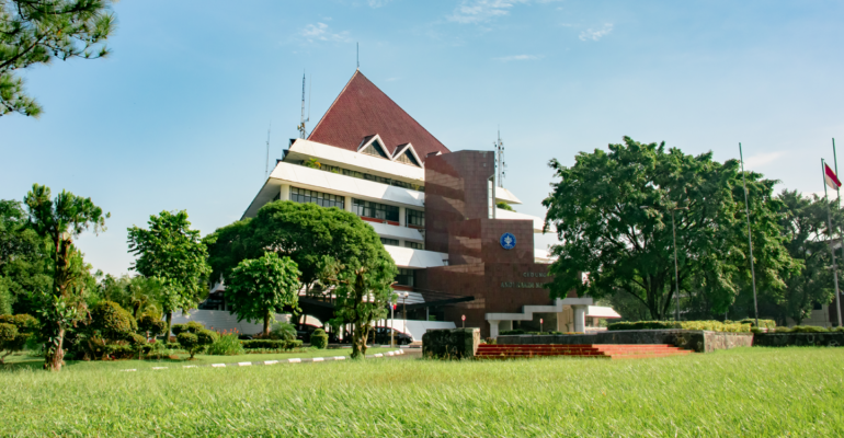 Direktorat Sumber Daya Manusia IPB University Raih Penghargaan Terbaik Pertama dengan Pengajuan Gaji Cepat dan Akurat