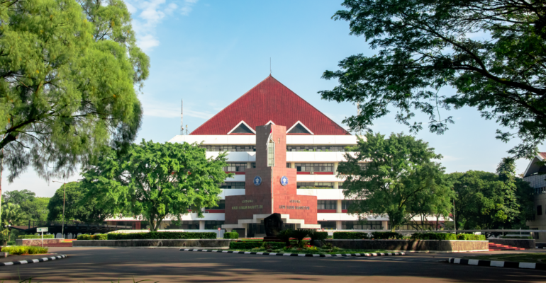 IPB University Peringkat 3 Universitas Terbaik se-ASEAN berdasarkan The AppliedHe Public University Ranking