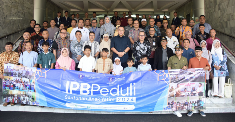 IPB University Salurkan Santunan Kepada 1486 Anak Yatim di Desa Lingkar Kampus