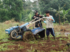 Antusiasme Mahasiswa IPB University Ikuti ‘Bedah Kebun’ di Desa Bojong Jengkol