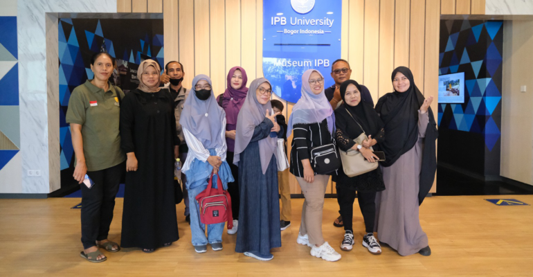 IPB University Fasilitasi Museum Tour kepada Orang Tua Peserta UTBK-SNBT 2024