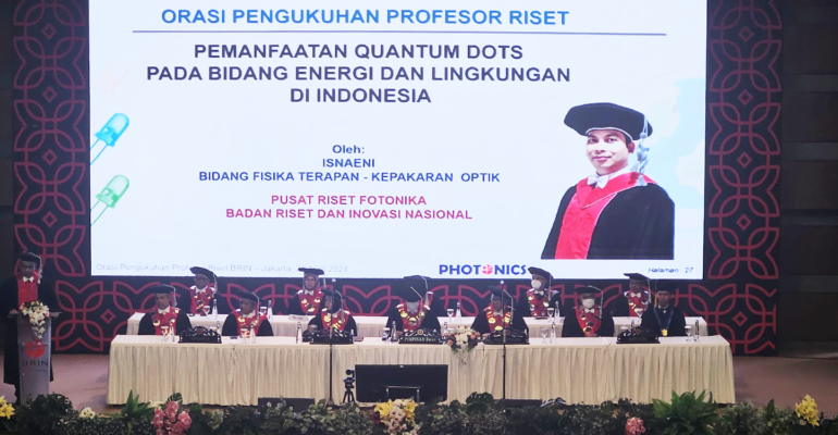 Prof Isnaeni, Pakar Fotonika Alumni Departemen Fisika FMIPA IPB, Dikukuhkan sebagai Profesor Riset BRIN