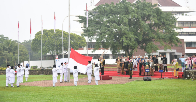 Upacara Hardiknas 2024 di IPB University Berhias Kuiz MBKM