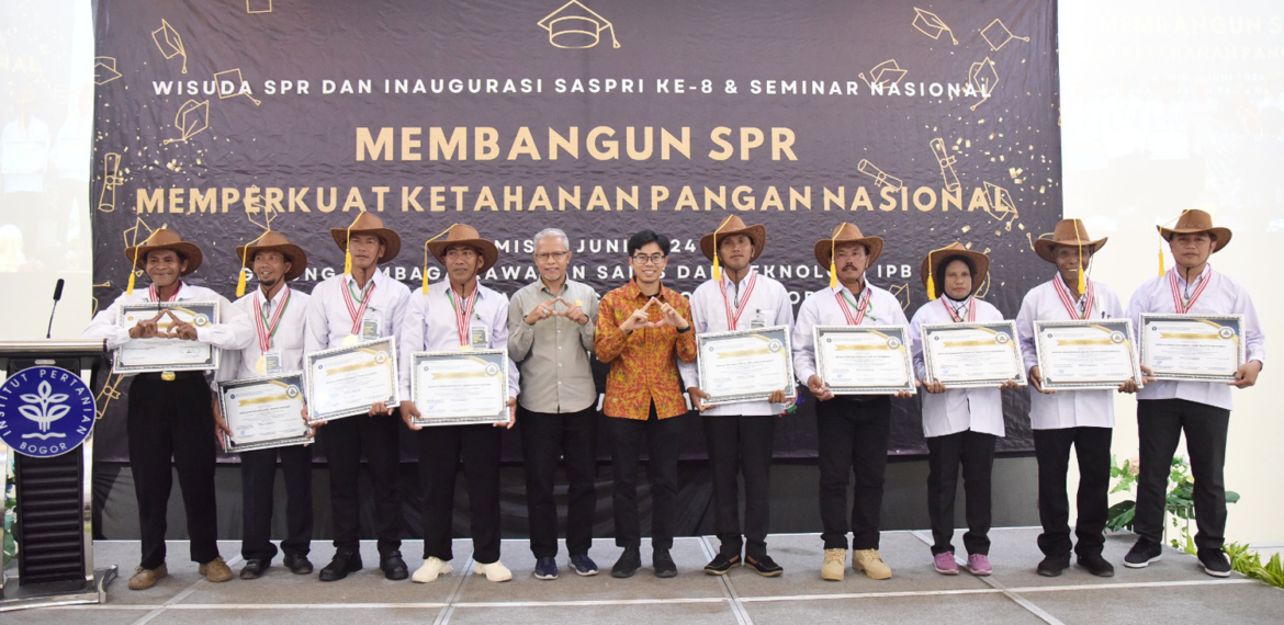 Lulus Sekolah Pemberdayaan Rakyat IPB University, 75 Petani hingga Peternak Diwisuda