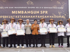 Lulus Sekolah Pemberdayaan Rakyat IPB University, 75 Petani hingga Peternak Diwisuda