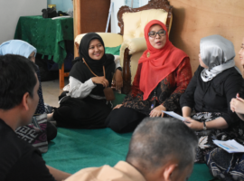 IPB University Gelar Sekolah Keluarga Berkualitas di Kelurahan Loji